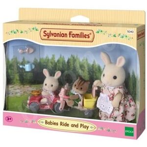 Sylvanian Families Mamka bílý králík s hrajícími si mláďaty