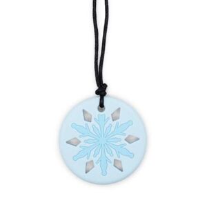 Jellystone Designs Uklidňující přívěsek Sněhová vločka - světle modrá